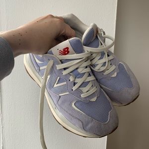 NEW BALANCE
Women’s 57/40 shoe in Purple “Daydream”